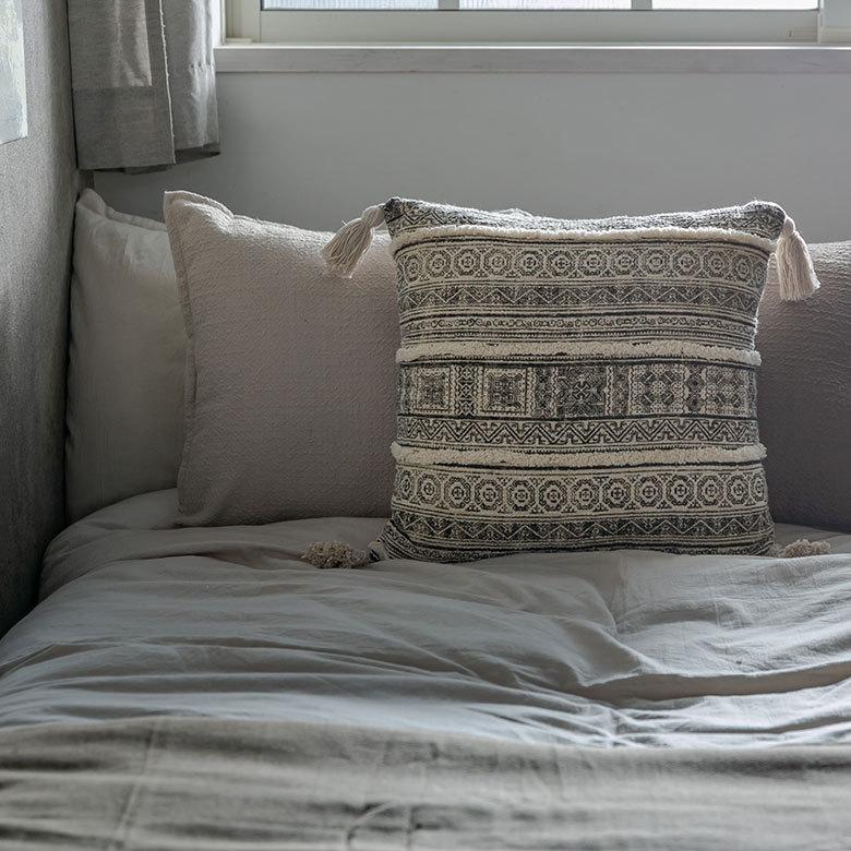 クッションカバー コットン ウーブンプリント 45ｘ45cm タッセル付き Raha ラーハ 正方形 四角 ソファ ベッド アウトドア リビング BOHO アジアン 雑貨 34475 | ブランド登録なし | 13