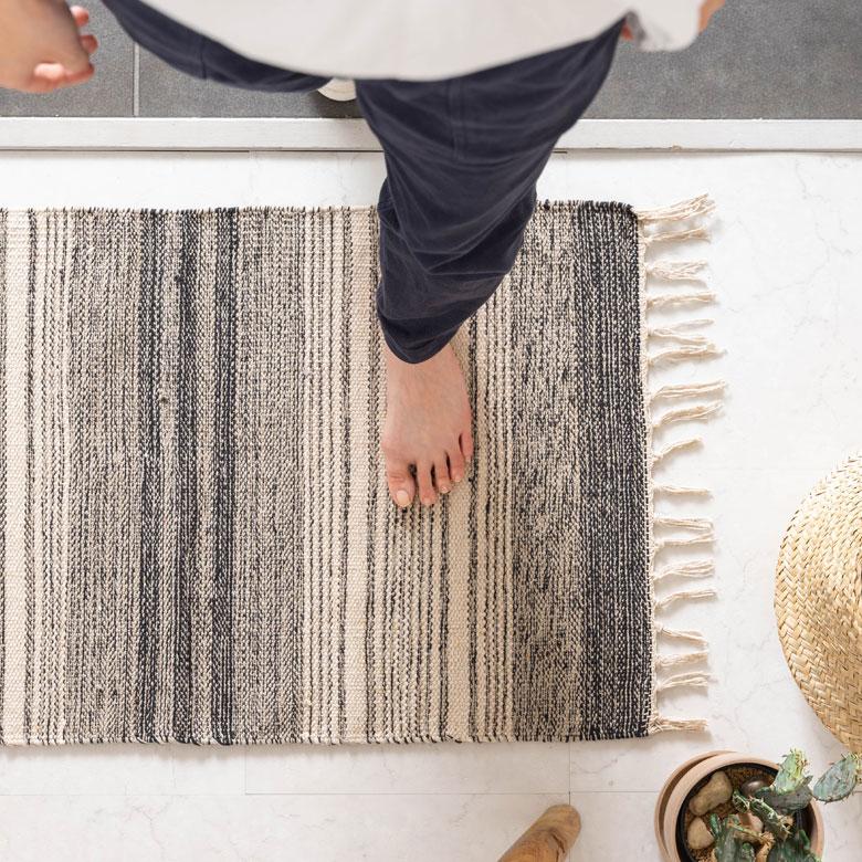 玄関 マット フリンジ モノトーン ボーダー ストライプ 約 50×80cm  室内 キリム風 アウトドア キャンプ リビング 寝室 西海岸 ビーチ 韓国 ボーホー 34522 | ELEMENTS（インテリア） | 10
