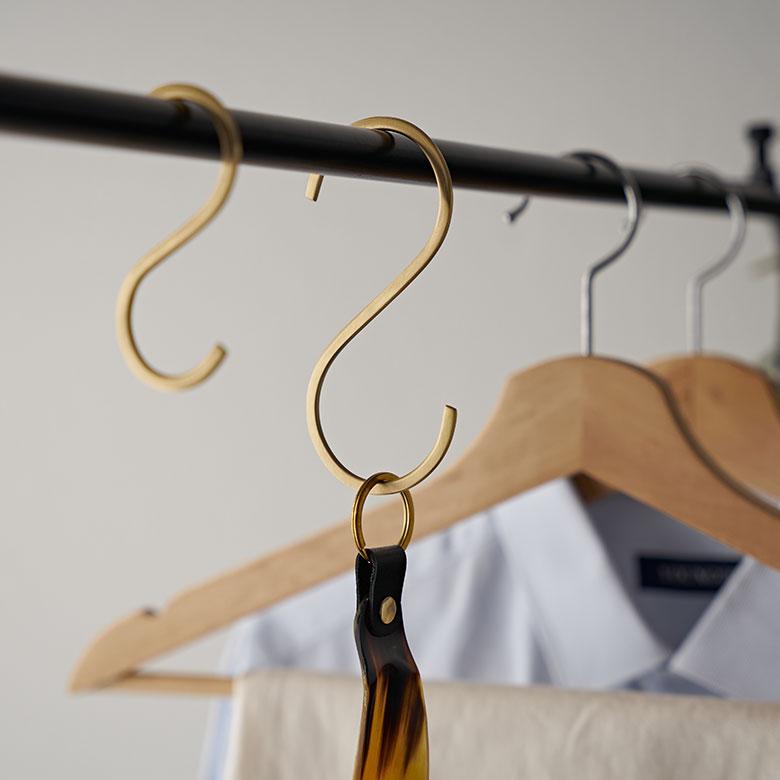 S字 フック 真鍮 M 大 ゴールド 金 属 アンティーク 風 吊り 下げ 見せる 収納 ウォール デコレーション 壁掛け おしゃれ 北欧 雑貨 インテリア 西海岸 34600 | ELEMENTS（インテリア） | 09