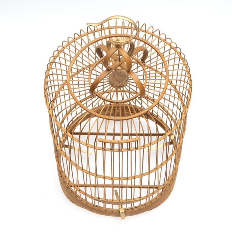 吊り下げ竹細工鳥かご（全高３９．５㌢、一辺１５．５㌢、重さ３００㌘） 吊り下げ竹細工鳥かご（全高39．5㌢、一辺15．5㌢、重さ