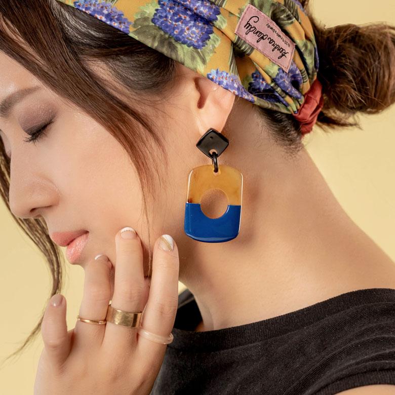 ピアス キャトルホーン 可愛い アクセサリー バイカラー シック カジュアル 大人 上品 ギフト プレゼント 51254 | ブランド登録なし | 18