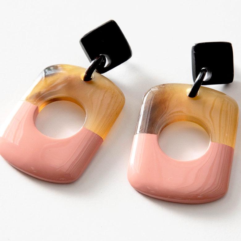 ピアス キャトルホーン 可愛い アクセサリー バイカラー シック カジュアル 大人 上品 ギフト プレゼント 51254 | ブランド登録なし | 02