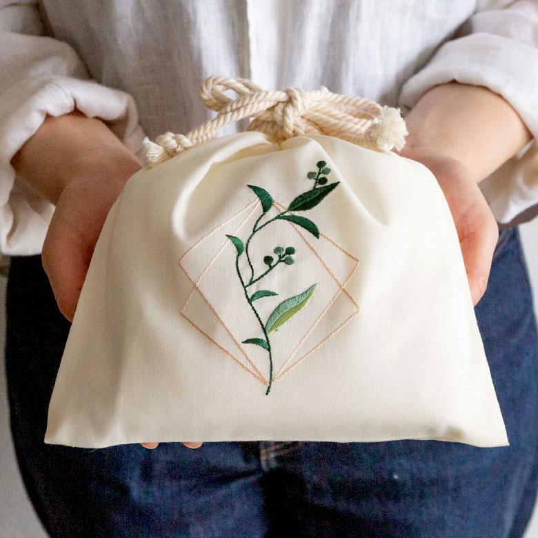 巾着袋 Mサイズ ベトナム 刺繍 オリジナル ポーチ ベトナム雑貨 ギフト プレゼント お土産 ハンドメイド おしゃれ リゾート 西海岸 Gio ha ジョーハ 51256 | ブランド登録なし | 13