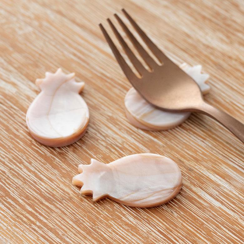 箸置き カトラリーレスト シェル 貝 パイナップル ピンク シンプル カフェ カトラリースタンド ハンドメイド かわいい ハワイアン ギフト 51264 | ELEMENTS（インテリア） | 18