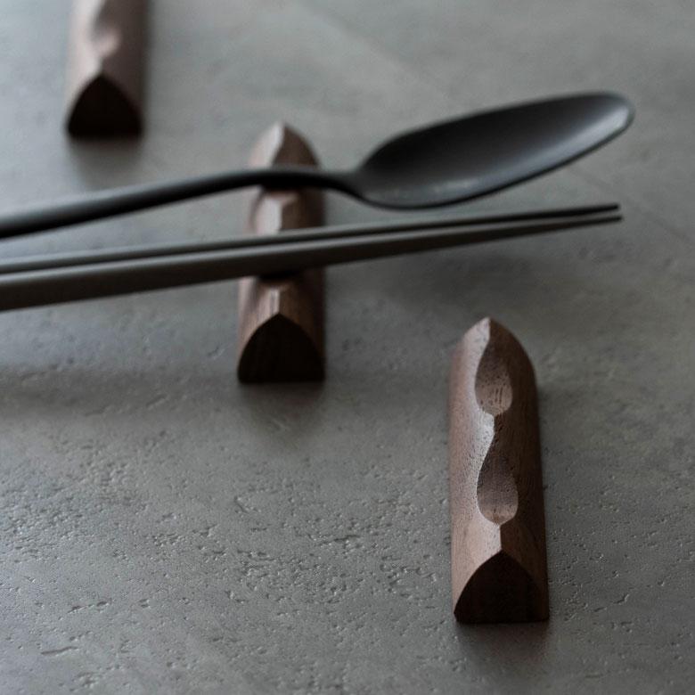 箸置き カトラリーレスト ウォルナットウッド 木製 ダークブラウン 天然木 ロング カフェ カトラリースタンド ハンドメイド かわいい リゾート ギフト 51265 | ELEMENTS（インテリア） | 11