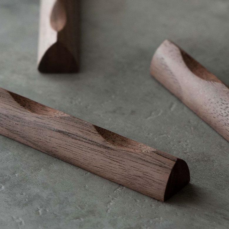 箸置き カトラリーレスト ウォルナットウッド 木製 ダークブラウン 天然木 ロング カフェ カトラリースタンド ハンドメイド かわいい リゾート ギフト 51265 | ELEMENTS（インテリア） | 12