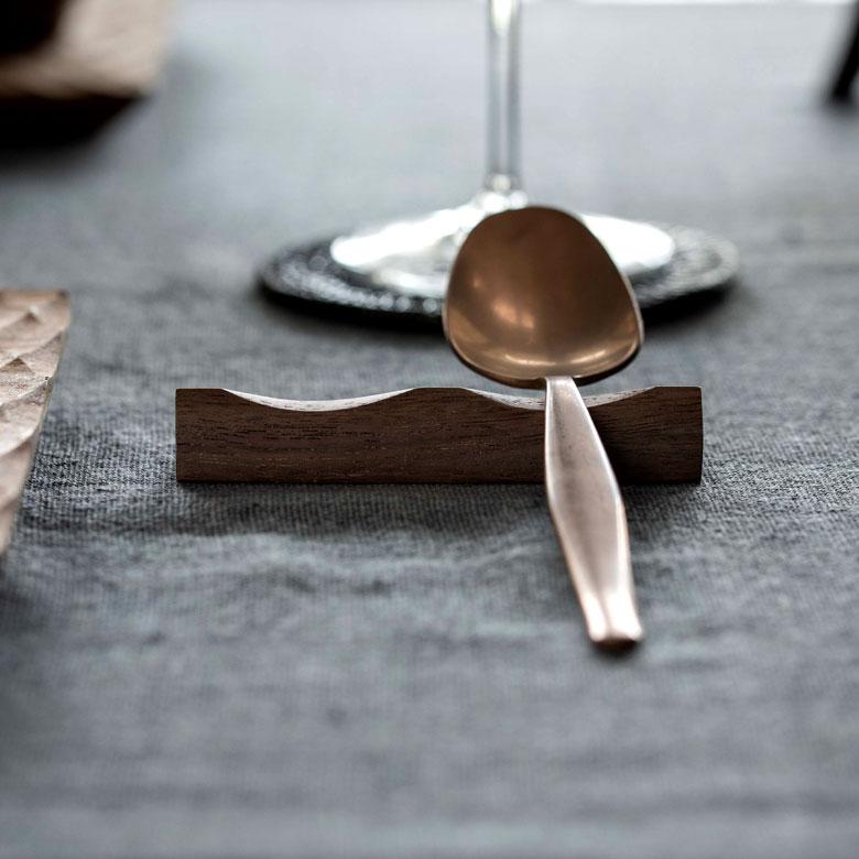 箸置き カトラリーレスト ウォルナットウッド 木製 ダークブラウン 天然木 ロング カフェ カトラリースタンド ハンドメイド かわいい リゾート ギフト 51265 | ELEMENTS（インテリア） | 03
