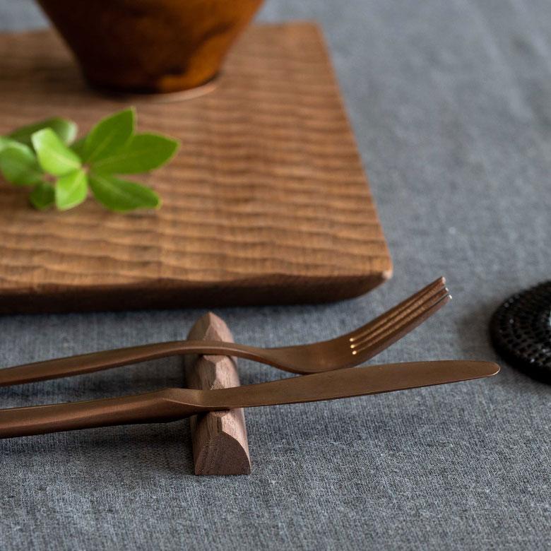 箸置き カトラリーレスト ウォルナットウッド 木製 ダークブラウン 天然木 ロング カフェ カトラリースタンド ハンドメイド かわいい リゾート ギフト 51265 | ELEMENTS（インテリア） | 04