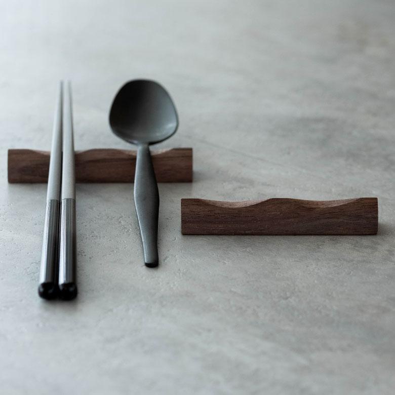 箸置き カトラリーレスト ウォルナットウッド 木製 ダークブラウン 天然木 ロング カフェ カトラリースタンド ハンドメイド かわいい リゾート ギフト 51265 | ELEMENTS（インテリア） | 07