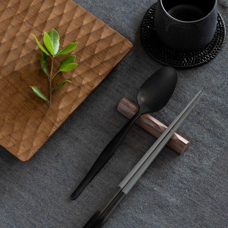 箸置き カトラリーレスト ウォルナットウッド 木製 ダークブラウン 天然木 ロング カフェ カトラリースタンド ハンドメイド かわいい リゾート ギフト 51265 | ELEMENTS（インテリア） | 09