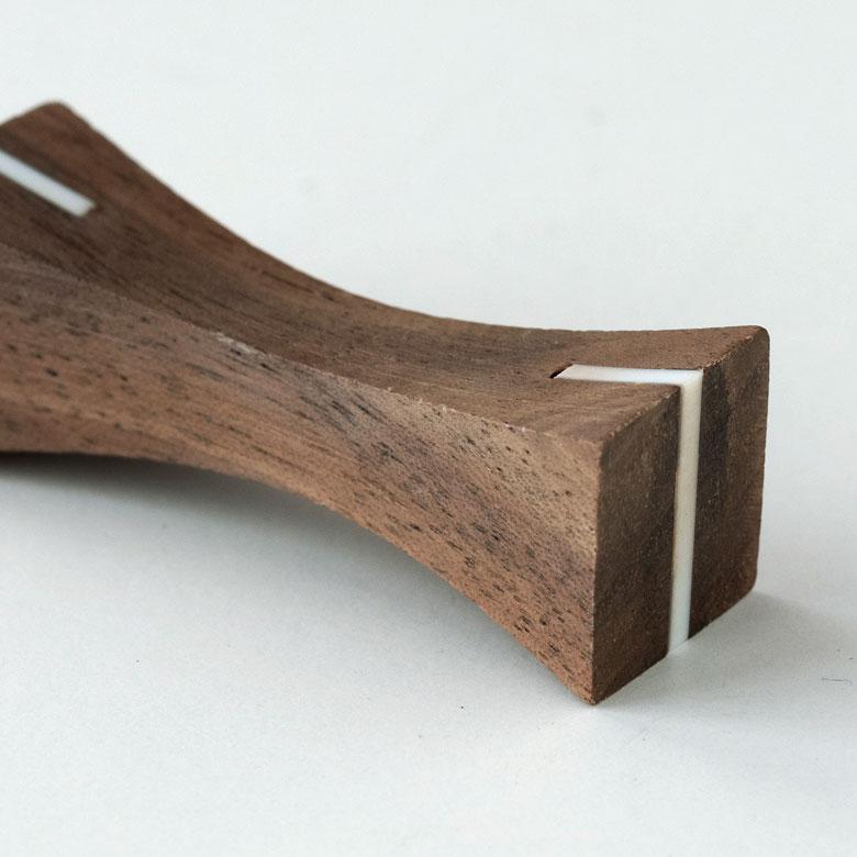 箸置き カトラリーレスト ウォルナットウッド 木製 ダークブラウン シェル 貝 天然木 カフェ カトラリースタンド ハンドメイド ギフト 51266 | ELEMENTS（インテリア） | 01