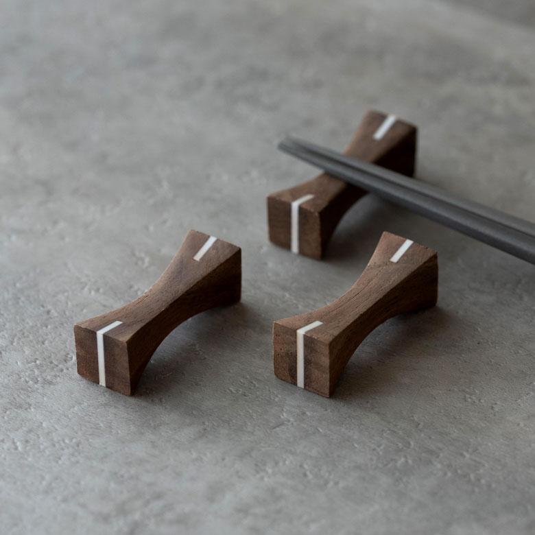 箸置き カトラリーレスト ウォルナットウッド 木製 ダークブラウン シェル 貝 天然木 カフェ カトラリースタンド ハンドメイド ギフト 51266 | ELEMENTS（インテリア） | 11