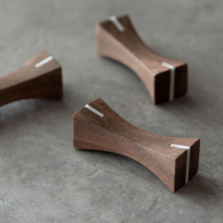 箸置き カトラリーレスト ウォルナットウッド 木製 ダークブラウン シェル 貝 天然木 カフェ カトラリースタンド ハンドメイド ギフト 51266 | ELEMENTS（インテリア） | 12