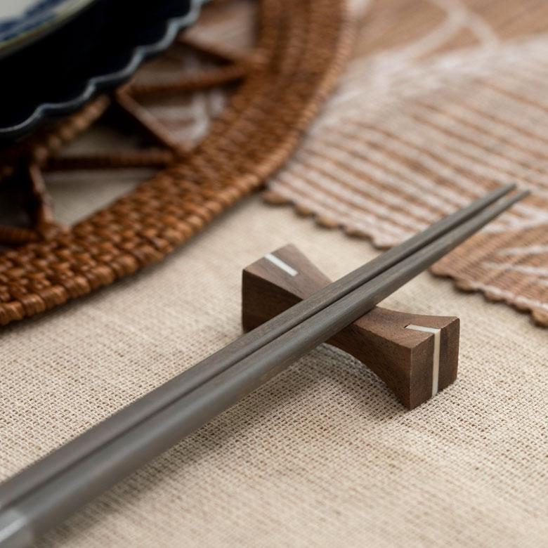 箸置き カトラリーレスト ウォルナットウッド 木製 ダークブラウン シェル 貝 天然木 カフェ カトラリースタンド ハンドメイド ギフト 51266 | ELEMENTS（インテリア） | 13