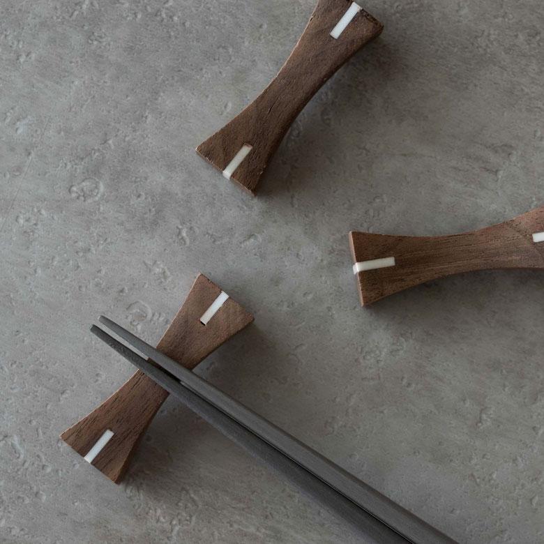 箸置き カトラリーレスト ウォルナットウッド 木製 ダークブラウン シェル 貝 天然木 カフェ カトラリースタンド ハンドメイド ギフト 51266 | ELEMENTS（インテリア） | 14