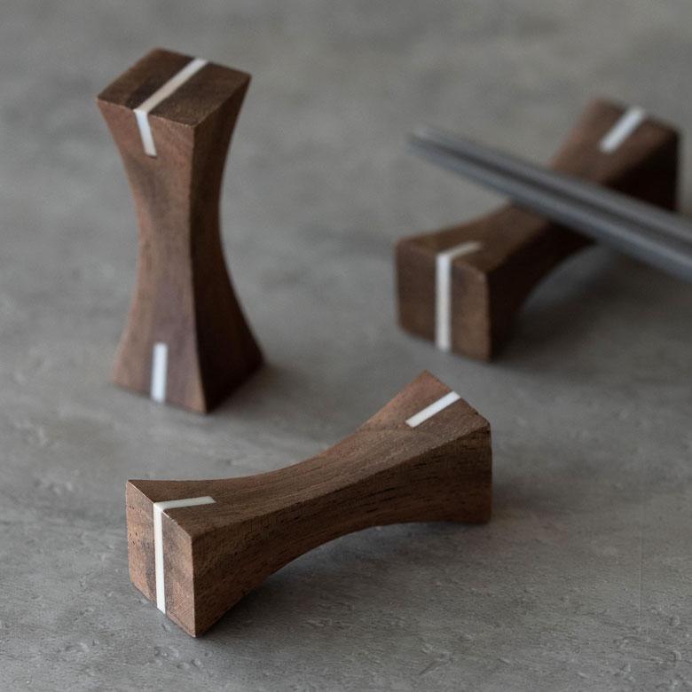 箸置き カトラリーレスト ウォルナットウッド 木製 ダークブラウン シェル 貝 天然木 カフェ カトラリースタンド ハンドメイド ギフト 51266 | ELEMENTS（インテリア） | 16