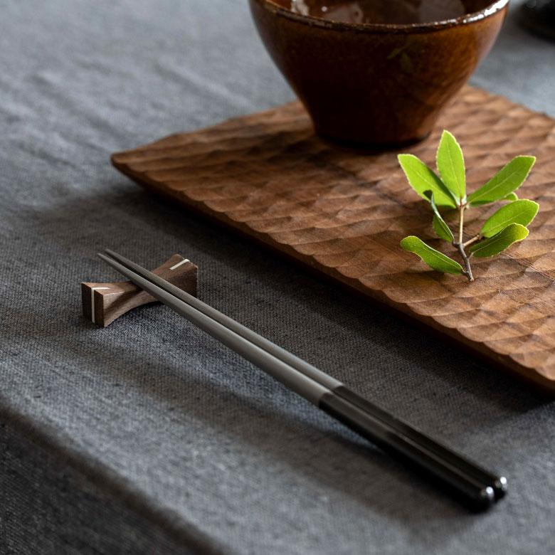 箸置き カトラリーレスト ウォルナットウッド 木製 ダークブラウン シェル 貝 天然木 カフェ カトラリースタンド ハンドメイド ギフト 51266 | ELEMENTS（インテリア） | 19