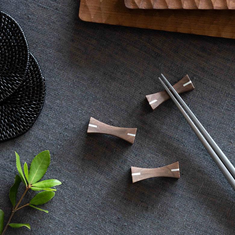 箸置き カトラリーレスト ウォルナットウッド 木製 ダークブラウン シェル 貝 天然木 カフェ カトラリースタンド ハンドメイド ギフト 51266 | ELEMENTS（インテリア） | 05