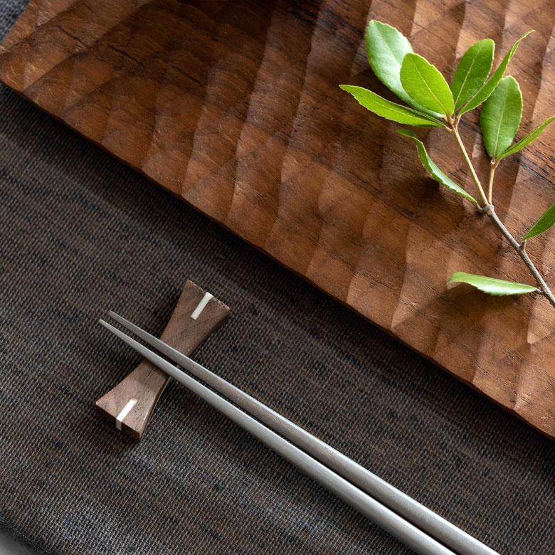 箸置き カトラリーレスト ウォルナットウッド 木製 ダークブラウン シェル 貝 天然木 カフェ カトラリースタンド ハンドメイド ギフト 51266 | ELEMENTS（インテリア） | 09