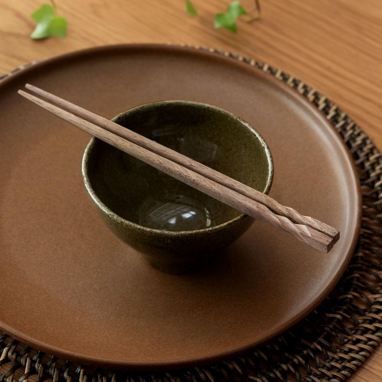 お箸 箸 木 天然木 ウォルナット ひねり ダークブラウン 23cm 木製 無塗装 カフェ シンプル おしゃれ かわいい 無垢 カトラリー ハンドメイド 51272 | ELEMENTS（インテリア） | 10