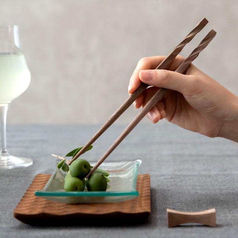 お箸 箸 木 天然木 ウォルナット ひねり ダークブラウン 23cm 木製 無塗装 カフェ シンプル おしゃれ かわいい 無垢 カトラリー ハンドメイド 51272 | ELEMENTS（インテリア） | 05
