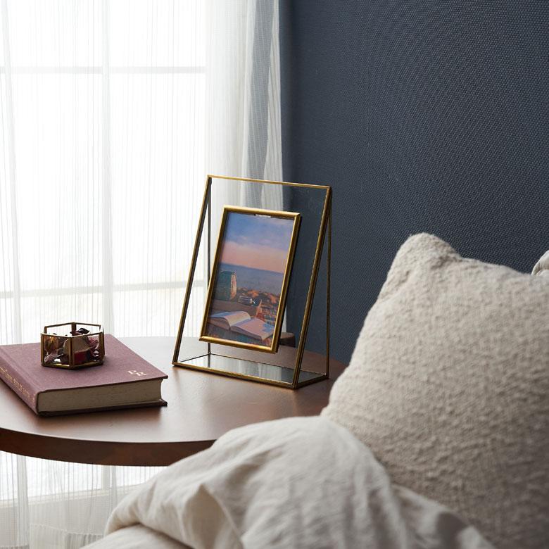 ガラスと真鍮でできたフォトフレーム 写真立て おしゃれ スタンド アンティーク風 シンプル はがきサイズ ポストカード ゴールド ディスプレイ アート 63250 | ELEMENTS（インテリア） | 14