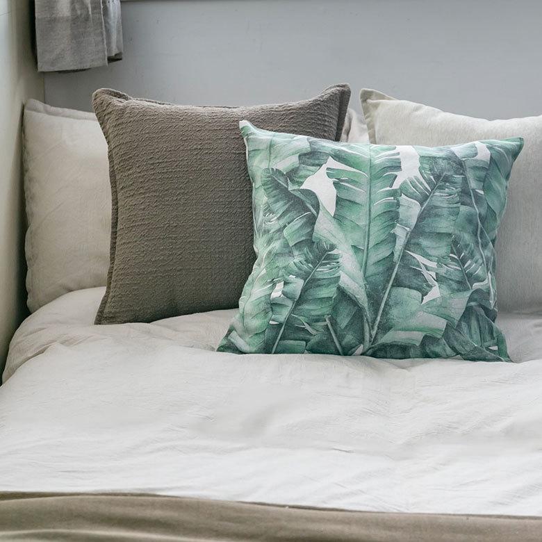 メール便対応 クッション カバー バナナ リーフ 柄 洗濯可 洗える ボタニカル おしゃれ  春 夏 秋 冬 秋 冬 トロピカル 西海岸 ハワイアン リゾート 66201 | ブランド登録なし | 08