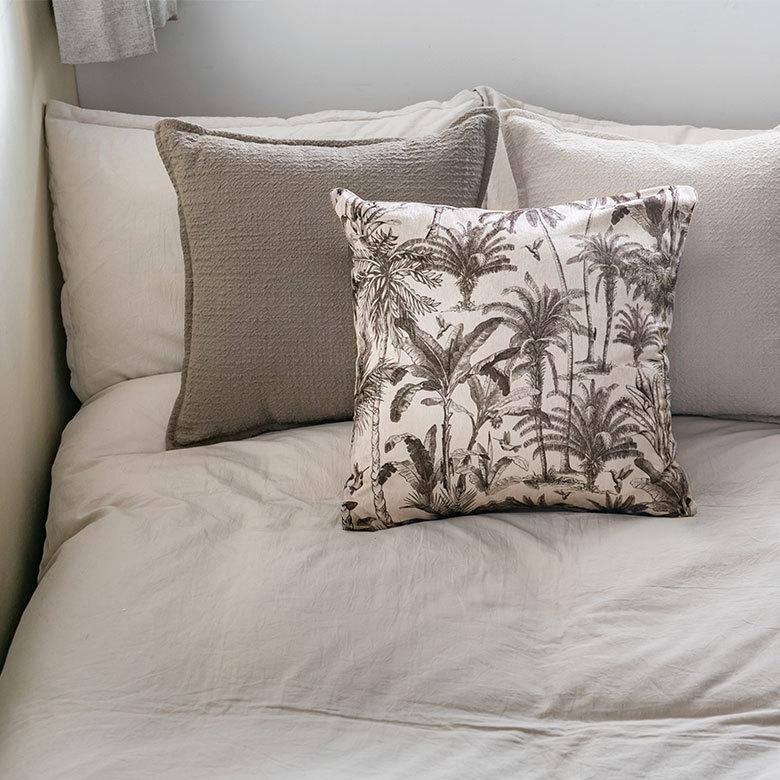 メール便対応 クッションカバー パームツリー柄 45×45cm 正方形 綿混 コットン   腰当て インテリア ファブリック ハワイ 66203 | ブランド登録なし | 13