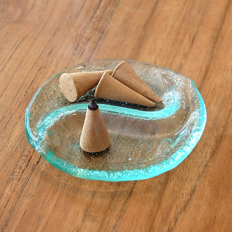 アンティー調/ 女性の肖像画が描かれたガラス製飾り皿 アンティー調/ 女性の肖像画が描かれたガラス製飾り皿