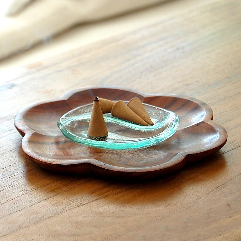 アンティー調/ 女性の肖像画が描かれたガラス製飾り皿 アンティー調/ 女性の肖像画が描かれたガラス製飾り皿 セーヴル