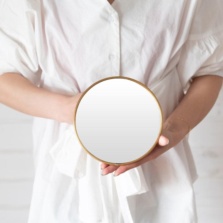 スタンドミラー 鏡 かがみ カガミ ミラー 卓上鏡 テーブルミラー アンティーク調 コンパクト 丸型 化粧鏡 可愛い メイクアップミラー 軽量 インテリア雑貨 66713 | ELEMENTS（インテリア） | 02