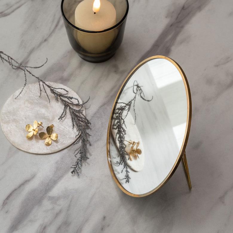 スタンドミラー 鏡 かがみ カガミ ミラー 卓上鏡 テーブルミラー アンティーク調 コンパクト 丸型 化粧鏡 可愛い メイクアップミラー 軽量 インテリア雑貨 66713 | ELEMENTS（インテリア） | 05