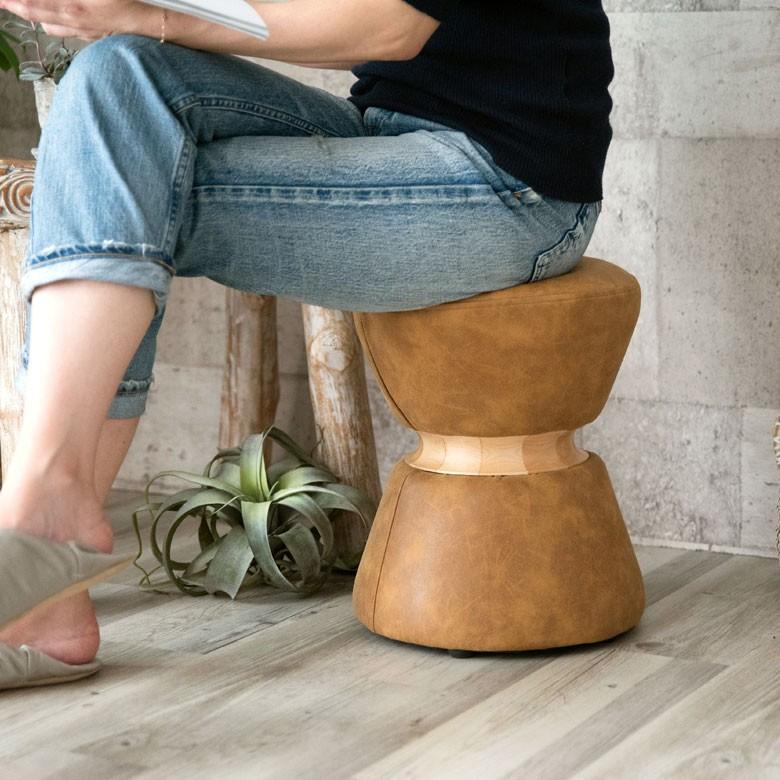 スツール 椅子 丸型 オットマン 足置き 天然木製 合皮レザー キャメル 丸椅子 おしゃれ アンティーク風 66724 | ブランド登録なし | 02