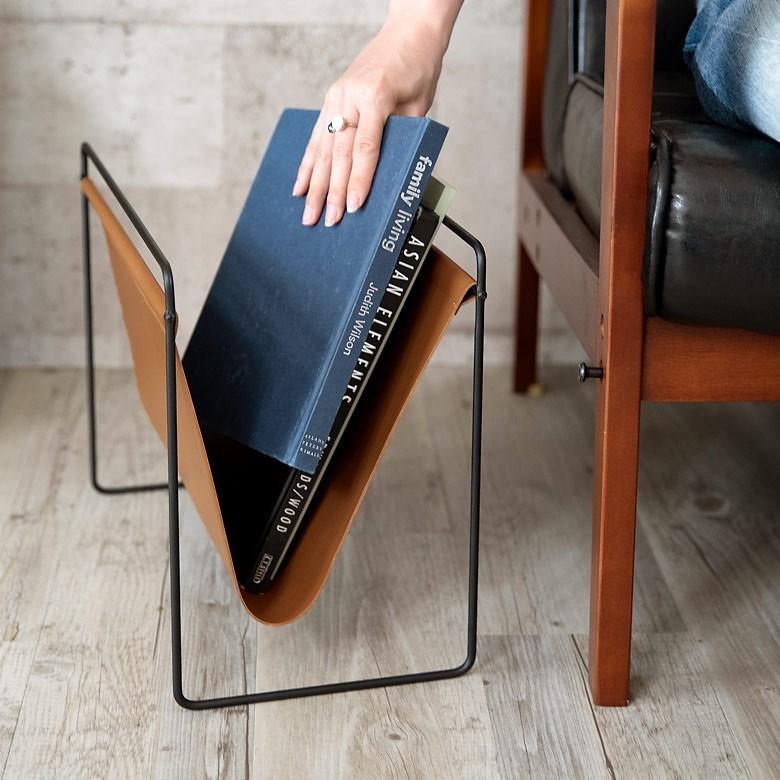 マガジンラッホルダー ラック 薄型 スリム コンパクト ソファ横 収納 新聞 茶色 キャメル 一人暮らし ワンルーム ミッドセンチュリー 66726 | ELEMENTS（インテリア） | 01