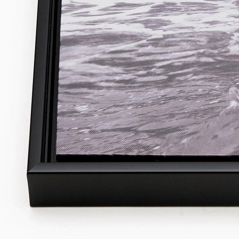 壁掛け アート フレーム アートパネル シーサイド サーフボード 71×56cm フォト 写真 黒 ブラック フレーム パネル インテリア 風景画 スタイリッシュ 66806 | ブランド登録なし | 01