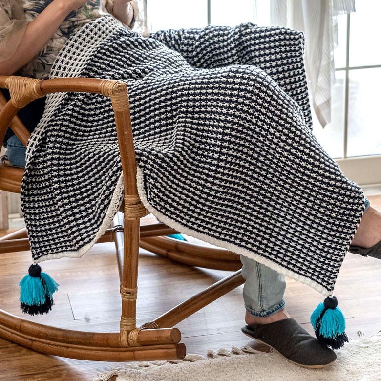 ニットブランケット 約100×140cm ブランケット 膝掛け タッセル付き 毛布 大判 おしゃれ 冬 肩掛 ふんわり ポンチョ 66887 | ブランド登録なし | 18