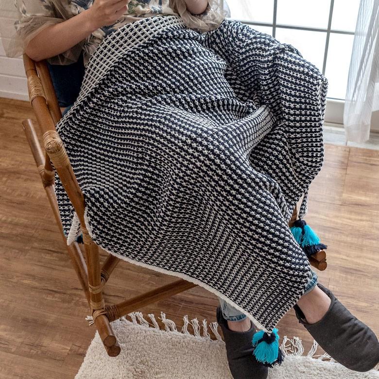 ニットブランケット 約100×140cm ブランケット 膝掛け タッセル付き 毛布 大判 おしゃれ 冬 肩掛 ふんわり ポンチョ 66887 | ブランド登録なし | 04