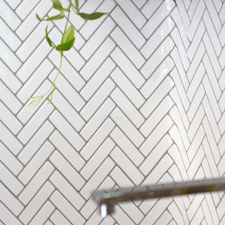 タイルシール ヘリンボーン 10枚入り 正方形 シート ホワイト マーブル 水回り 防水 DIY ウォールステッカー 台所 キッチン 洗面所 トイレ 67028-10 | ELEMENTS（インテリア） | 18