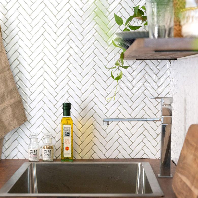 タイルシール ヘリンボーン 10枚入り 正方形 シート ホワイト マーブル 水回り 防水 DIY ウォールステッカー 台所 キッチン 洗面所 トイレ 67028-10 | ELEMENTS（インテリア） | 20