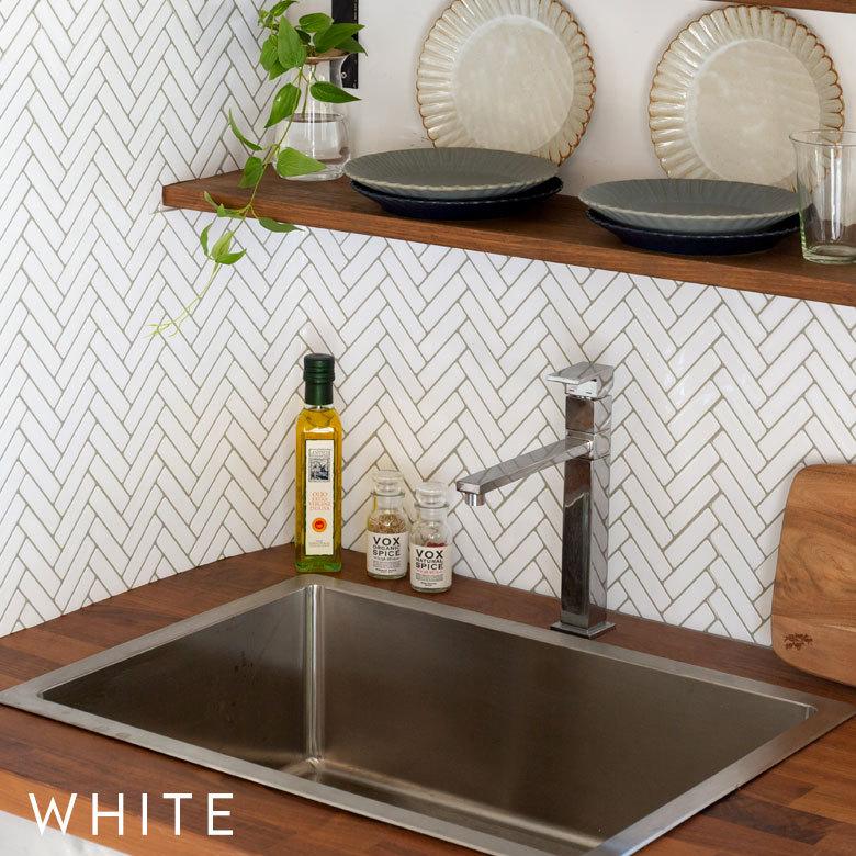 タイルシール ヘリンボーン 20枚入り 正方形 シート ホワイト マーブル 水回り 防水 DIY ウォールステッカー 台所 キッチン 洗面所 トイレ 67028-20 | ELEMENTS（インテリア） | 05