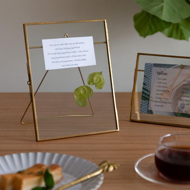フォトフレーム 2L  縦 ガラス 真鍮 ケース アクセサリー 収納 写真 たて 入れ フォト メニュー スタンド ディスプレイ アンティーク 風 おしゃれ 67051 | ELEMENTS（インテリア） | 13