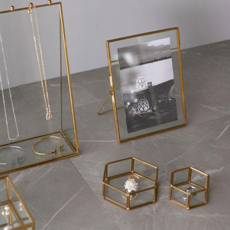 フォトフレーム 2L  縦 ガラス 真鍮 ケース アクセサリー 収納 写真 たて 入れ フォト メニュー スタンド ディスプレイ アンティーク 風 おしゃれ 67051 | ELEMENTS（インテリア） | 05