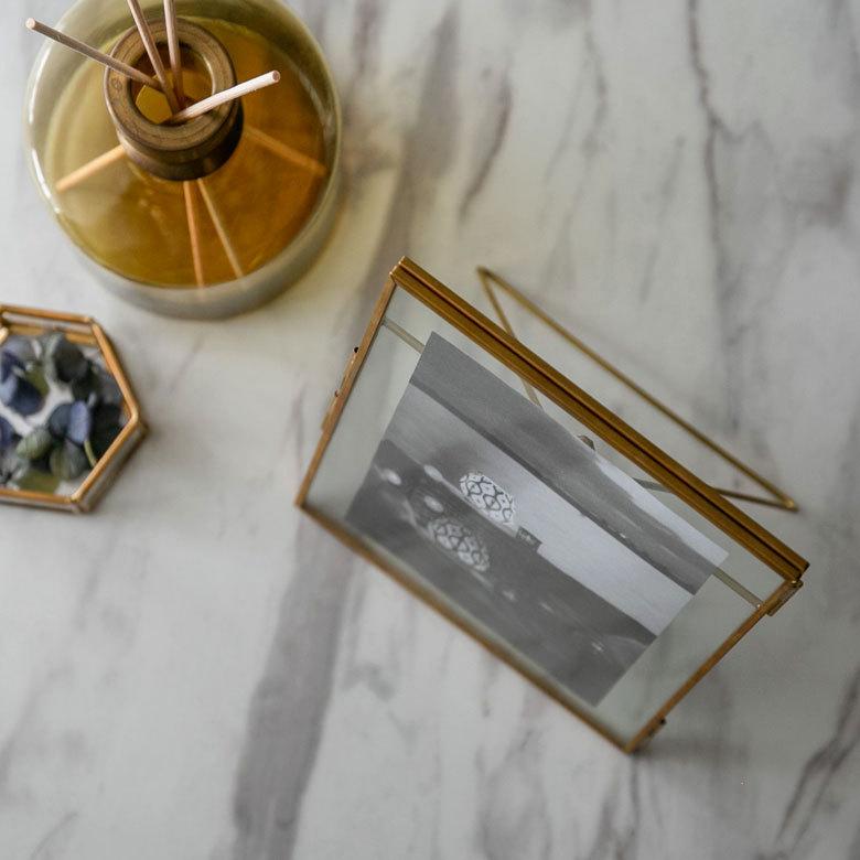 フォトフレーム 2L  縦 ガラス 真鍮 ケース アクセサリー 収納 写真 たて 入れ フォト メニュー スタンド ディスプレイ アンティーク 風 おしゃれ 67051 | ELEMENTS（インテリア） | 06