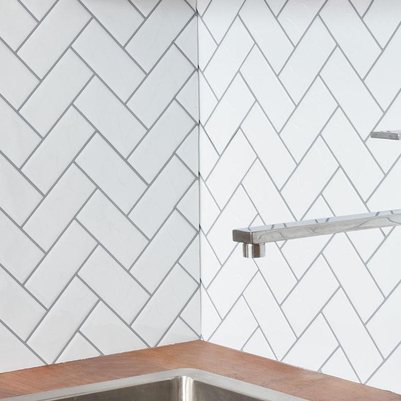 タイル シール ヘリンボーン 1枚 ホワイト 白 メトロ モザイク 壁紙 防水 リメイク シート ウォール ステッカー 簡単 壁面 DIY カット  おしゃれ 67074-wh | ELEMENTS（インテリア） | 17