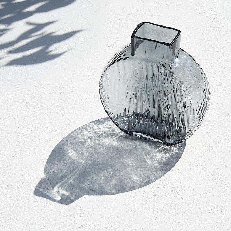 フラワー ベース おしゃれ ガラス クリアグレー ラウンド インテリア 最大開口部7.5cm ボトル型 アレンジ 花びん 花器 生花 ドライ 西海岸 ビーチ 67107 | ブランド登録なし | 08