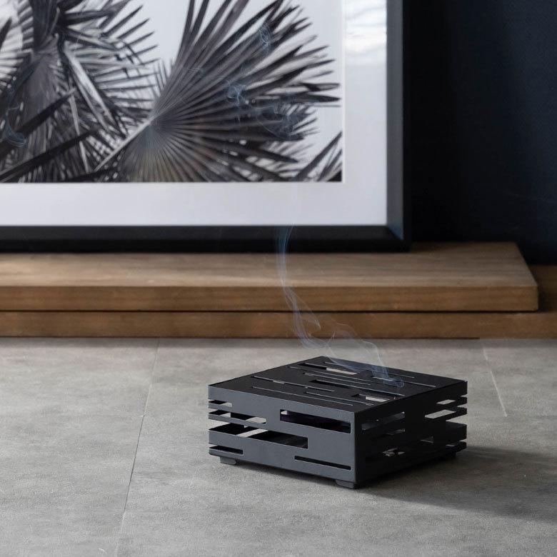 蚊取り線香 入れ スクエア型 スリットデザイン 幾何柄 スチール製 蚊遣り ホルダー かやり 蚊やり オブジェ アウトドア おしゃれ 屋外 屋内 西海岸 男前 67118 | ELEMENTS（インテリア） | 03