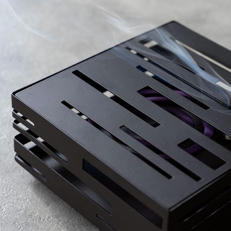 蚊取り線香 入れ スクエア型 スリットデザイン 幾何柄 スチール製 蚊遣り ホルダー かやり 蚊やり オブジェ アウトドア おしゃれ 屋外 屋内 西海岸 男前 67118 | ELEMENTS（インテリア） | 04