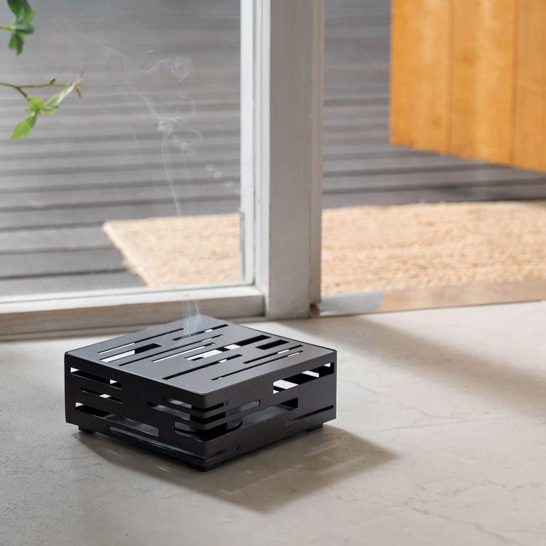 蚊取り線香 入れ スクエア型 スリットデザイン 幾何柄 スチール製 蚊遣り ホルダー かやり 蚊やり オブジェ アウトドア おしゃれ 屋外 屋内 西海岸 男前 67118 | ELEMENTS（インテリア） | 10
