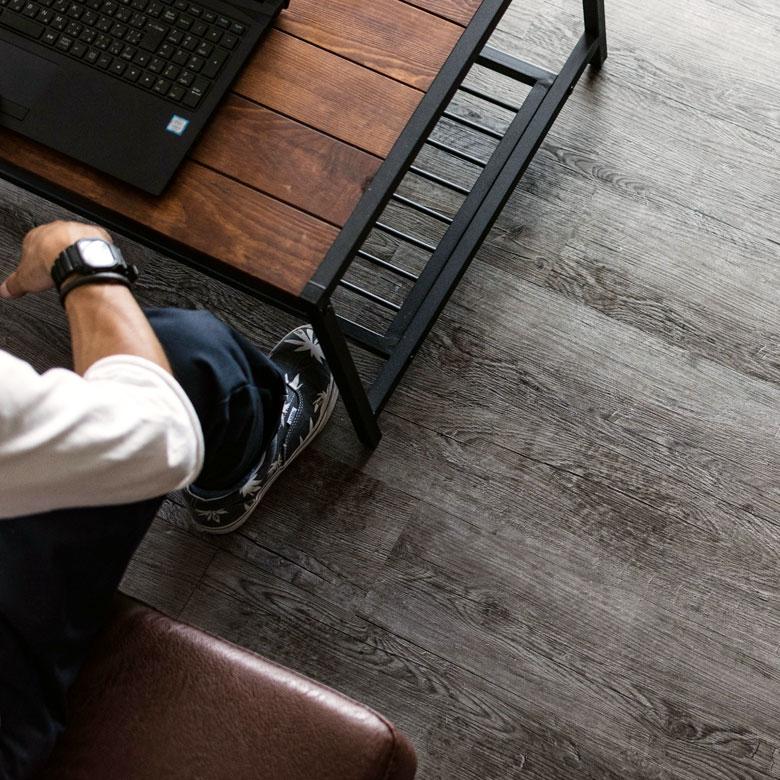 フロアタイル 36枚セット 貼るだけ フローリング材 オールドティンバー 床材 カーペット 接着剤 フロアマット DIY リフォーム 木目調 ウッド トイレ 玄関 700 | ELEMENTS（インテリア） | 26