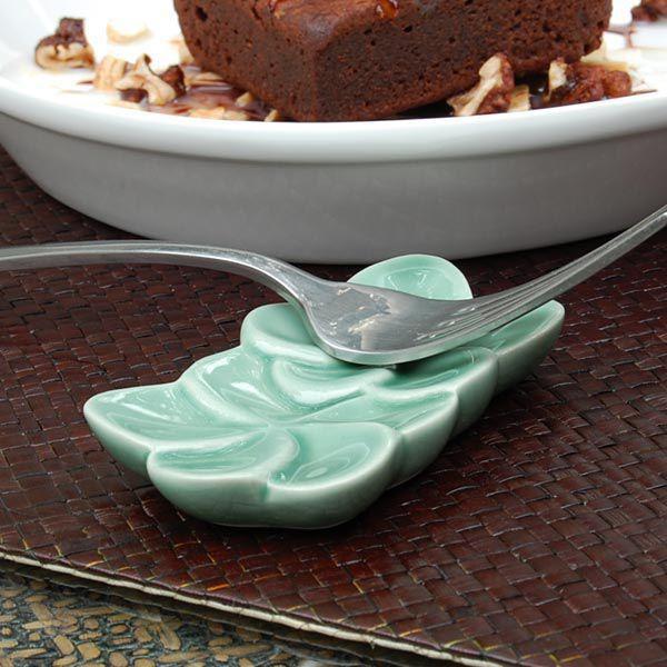 アジアン雑貨 プルメリアの花をモチーフにした陶器のお箸置き フラット-２輪タイプ グリーン アジア工房 7221 | ブランド登録なし | 04